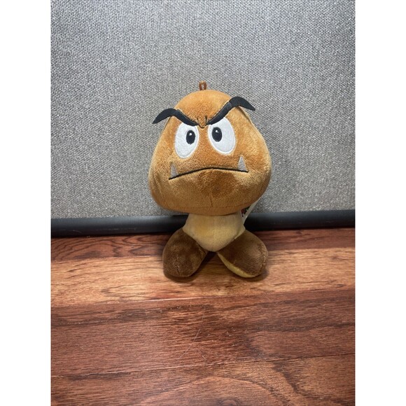 Tomy Club Mocchi Super Mario Brothers Goomba 5” plush toy 2020 - Picture 1 of 2